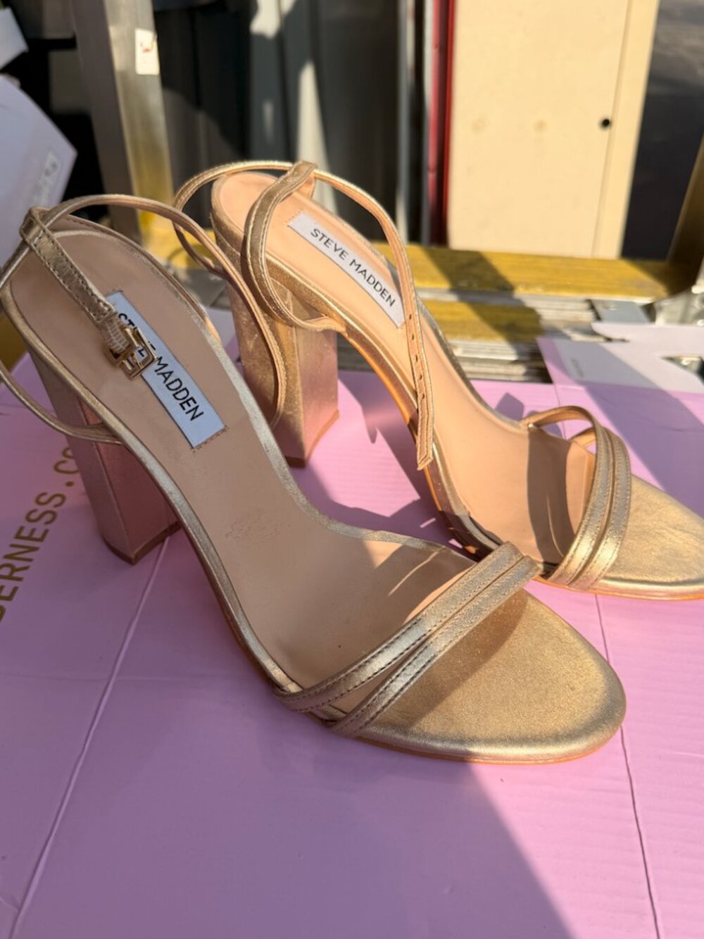 Steve Madden Rose Gold Metallic Block Heel Sandals | Size 8.5